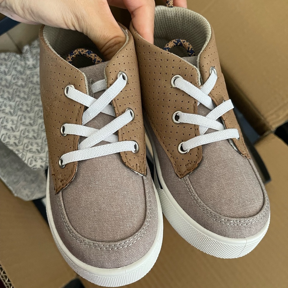 OSHKOSH B’gosh sneakers